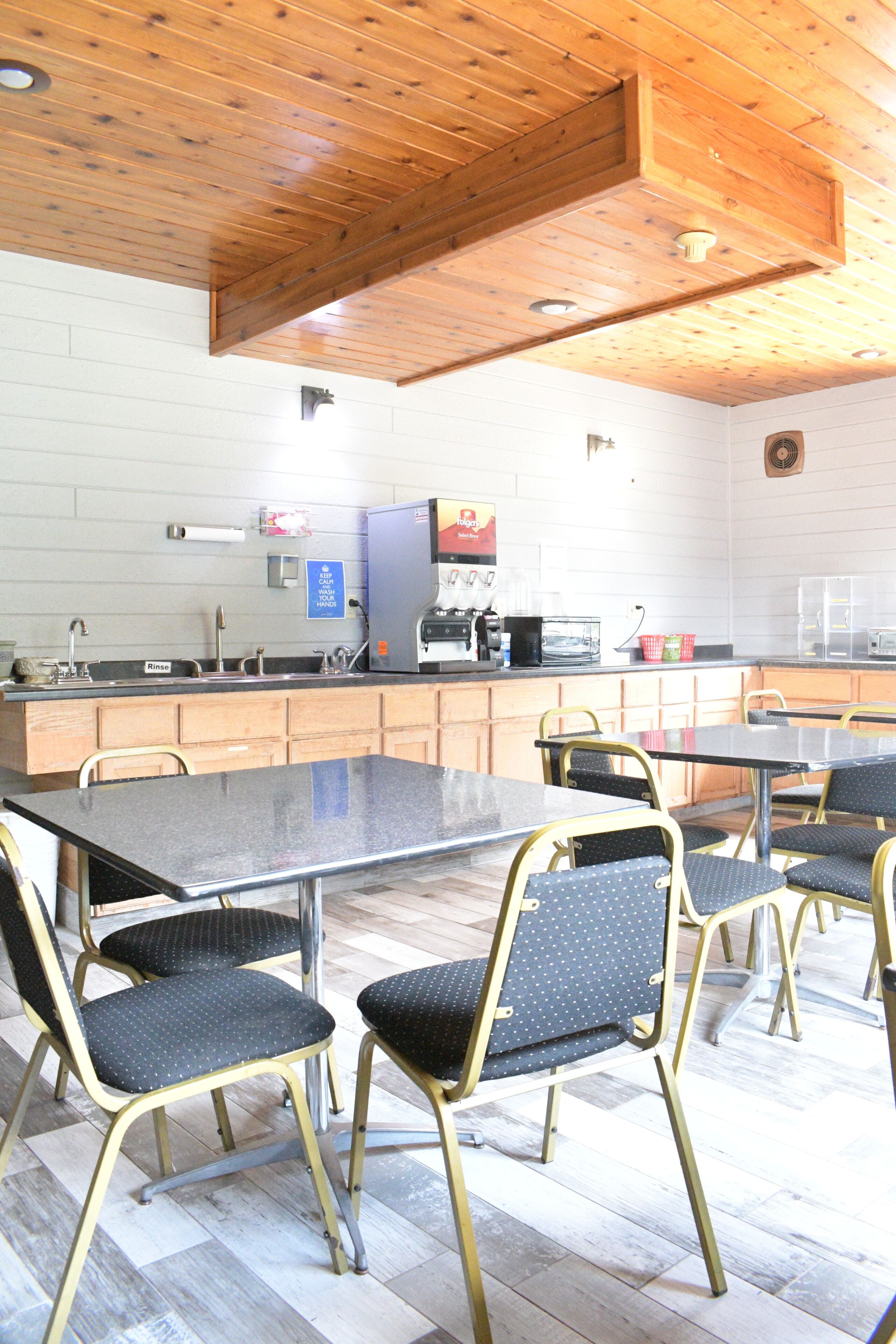 free daily continental breakfast