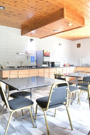 Free daily continental breakfast
