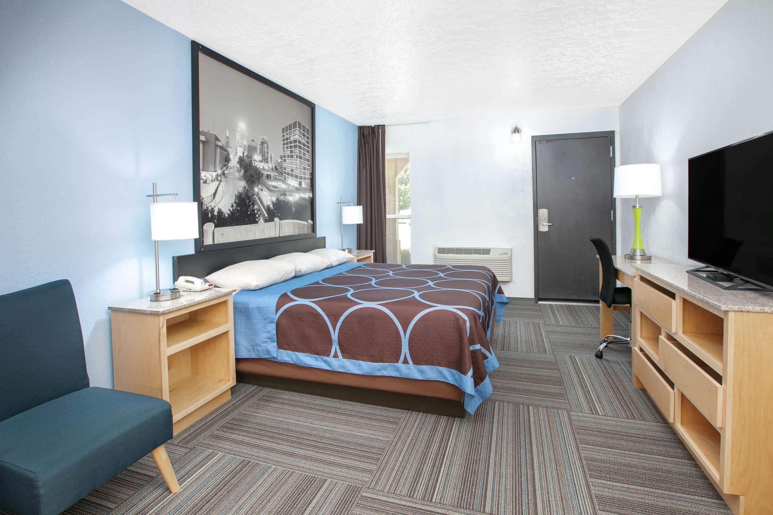 Room, 1 King Bed, Accessible, Non Smoking (Mobility) | Premium bedding, desk, laptop workspace, blackout drapes