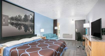 Super 8 by Wyndham City of Moore