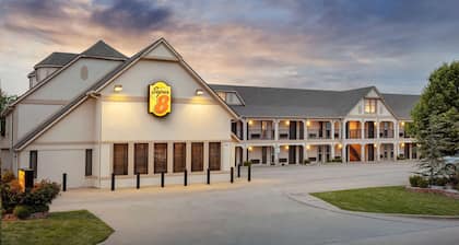 Super 8 by Wyndham City of Moore