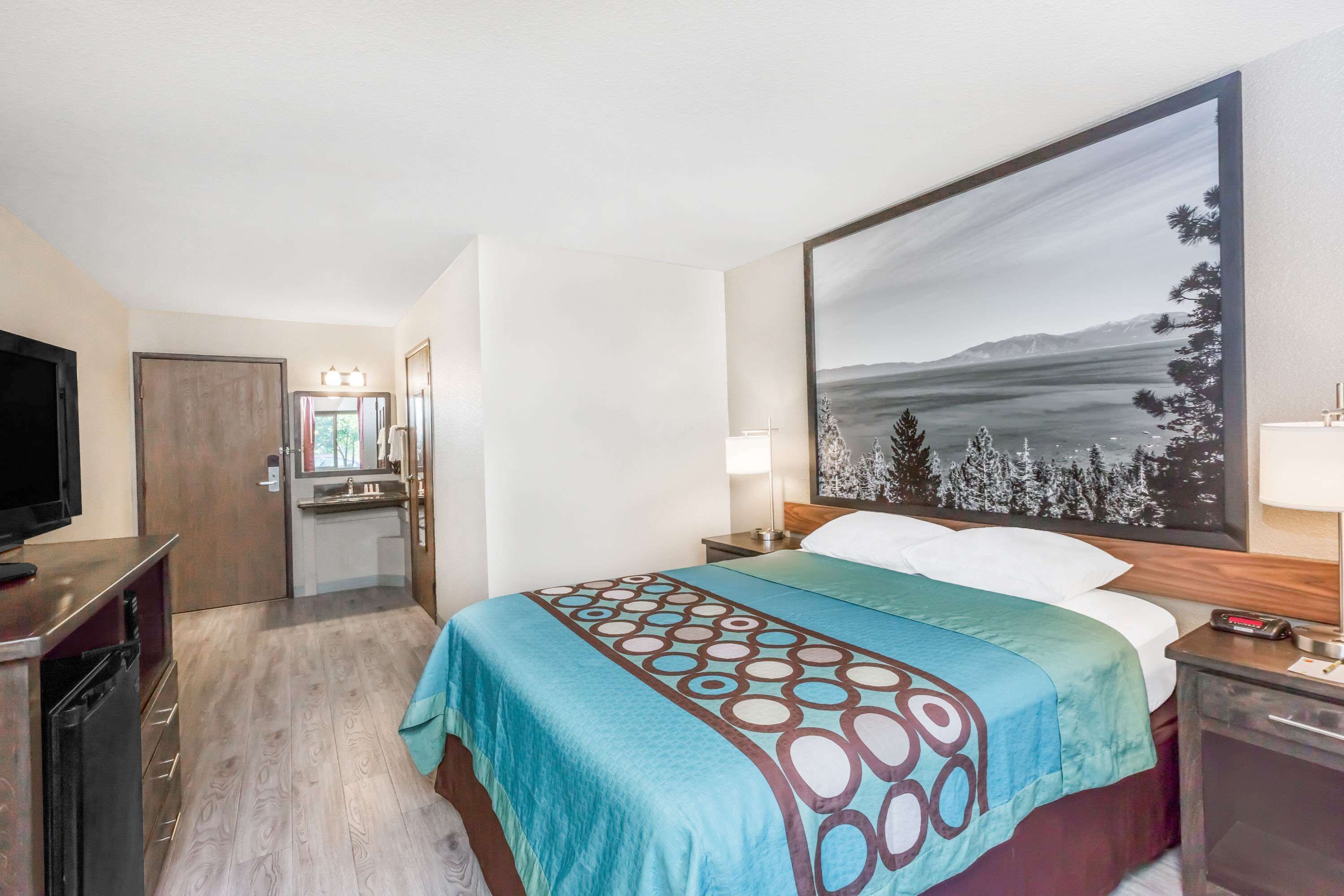 Desk, free cribs/infant beds, free WiFi, bed sheets