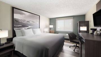 Phòng, 1 giường cỡ king, không hút thuốc | Két bảo mật tại phòng, bàn, khu vực làm việc phù hợp cho laptop