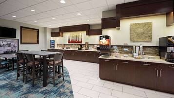 Tägliches inbegriffenes kontinentales Frühstück