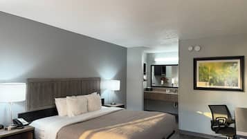 Escritorio, cortinas blackout, wifi gratis y ropa de cama