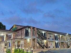 Front of property – evening/night - Quality Inn Crestview I-10 Eglin AFB Area (Crestview)