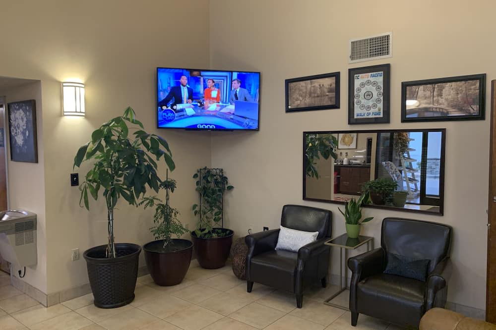 Carolina Inn & Suites of Lake Norman