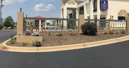 Carolina Inn & Suites of Lake Norman