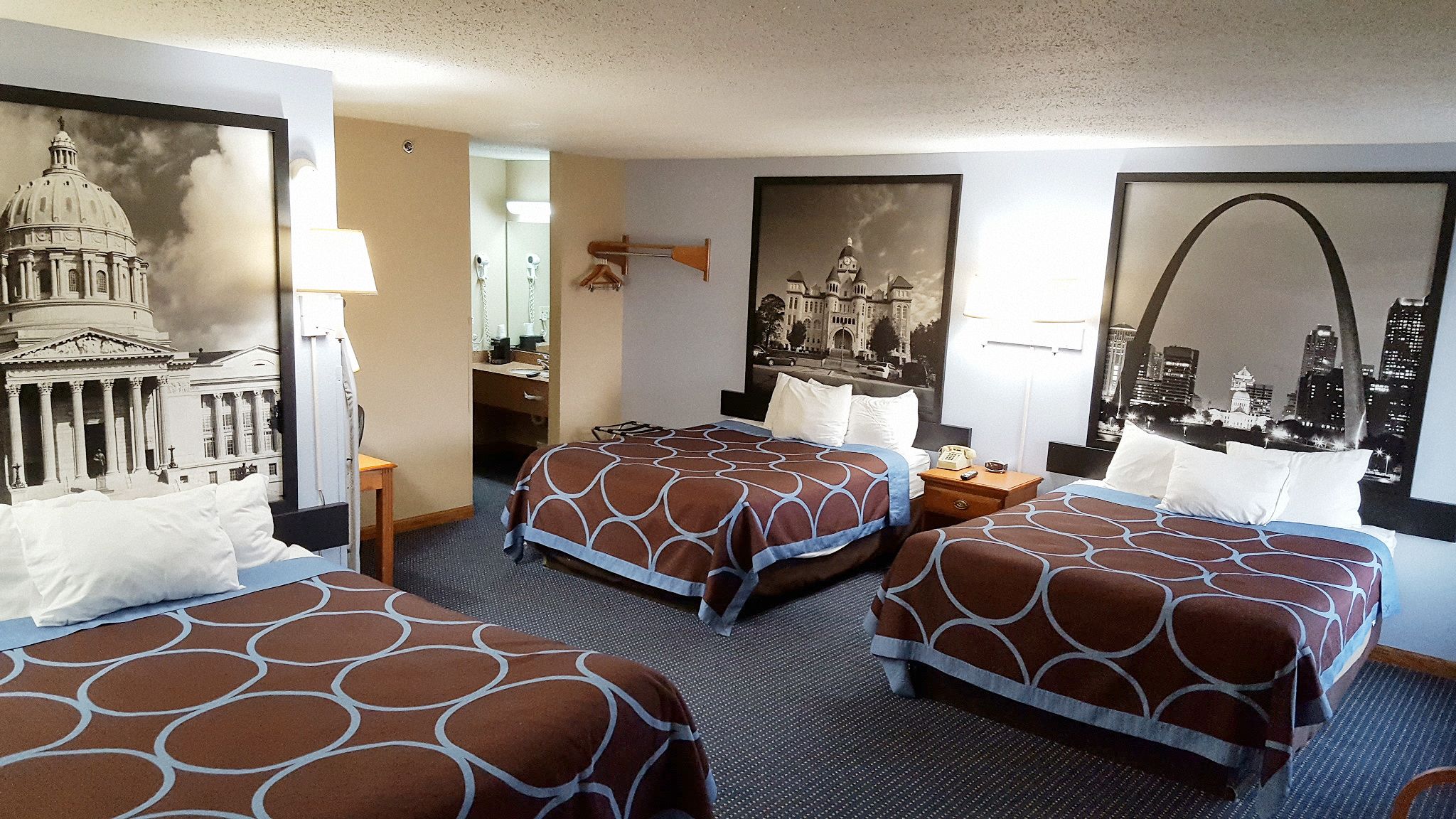 Suite, Mehrere Betten, Nichtraucher | Schreibtisch, Bügeleisen/Bügelbrett, kostenloses WLAN, Bettwäsche