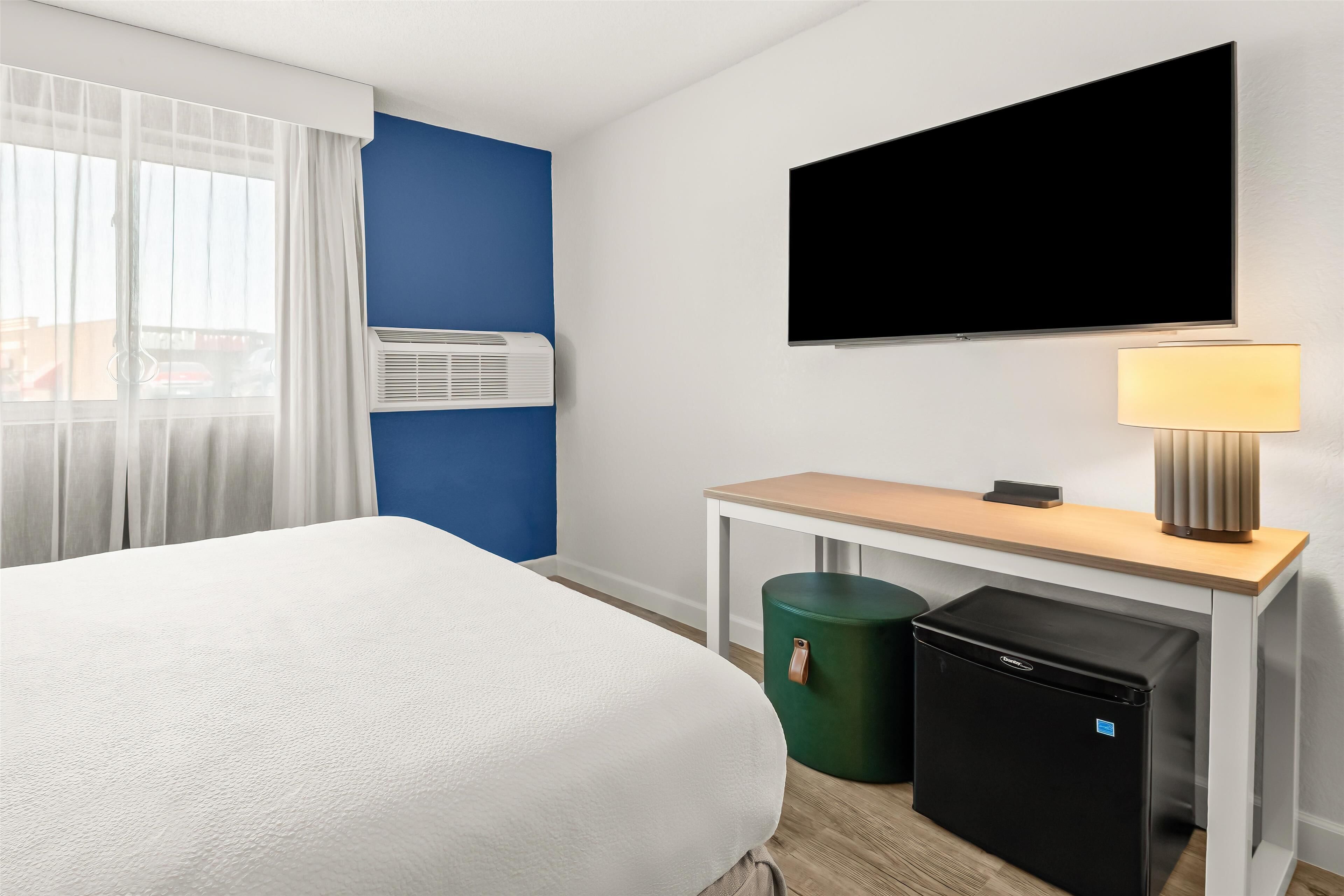 room, 1 queen bed, accessible (mobility & roll-in shower) | 1 bedroom, laptop workspace, blackout curtains, iron/ironing board