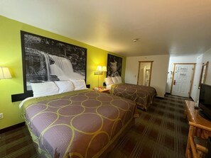 Desk, iron/ironing board, free cots/infant beds, free WiFi - Super 8 by Wyndham Powell (Powell)