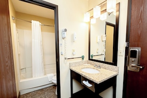 Rainfall showerhead, free toiletries, hair dryer, towels