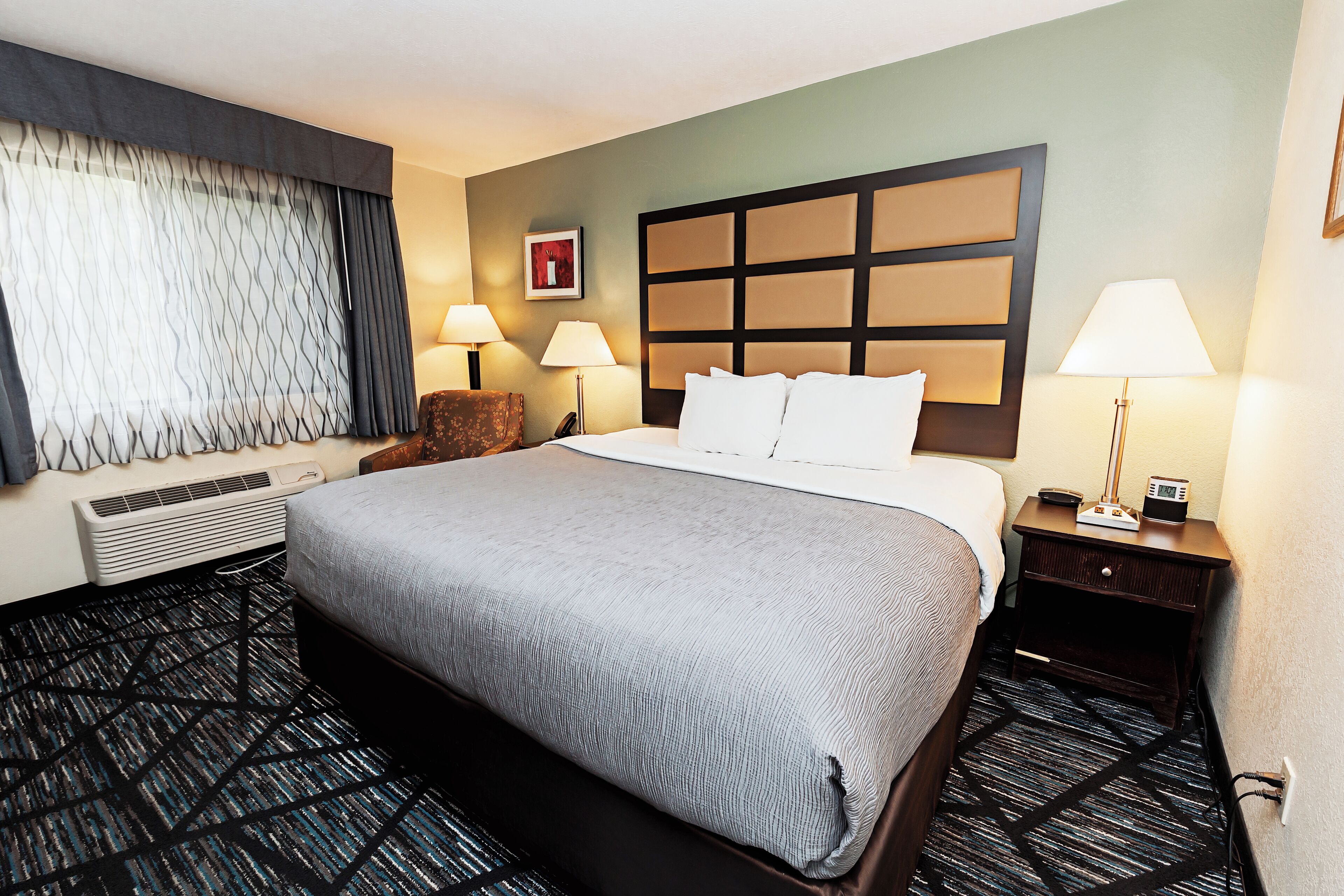 Pillowtop beds, desk, laptop workspace, blackout drapes