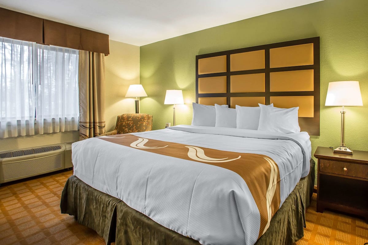 Camas con pillow-top, escritorio y espacio para trabajar con laptop