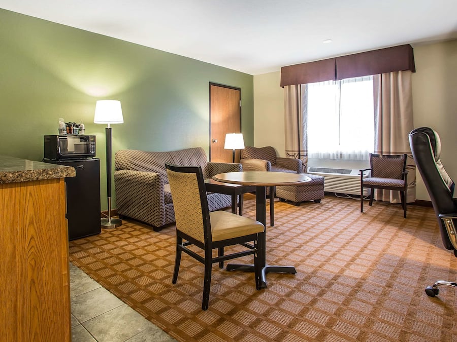 Pillowtop beds, desk, laptop workspace, blackout drapes