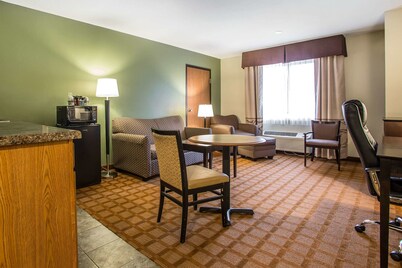 Quality Inn & Suites Marinette