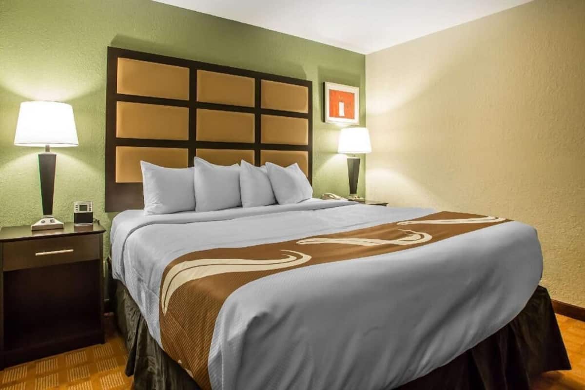 Pillowtop beds, desk, laptop workspace, blackout drapes