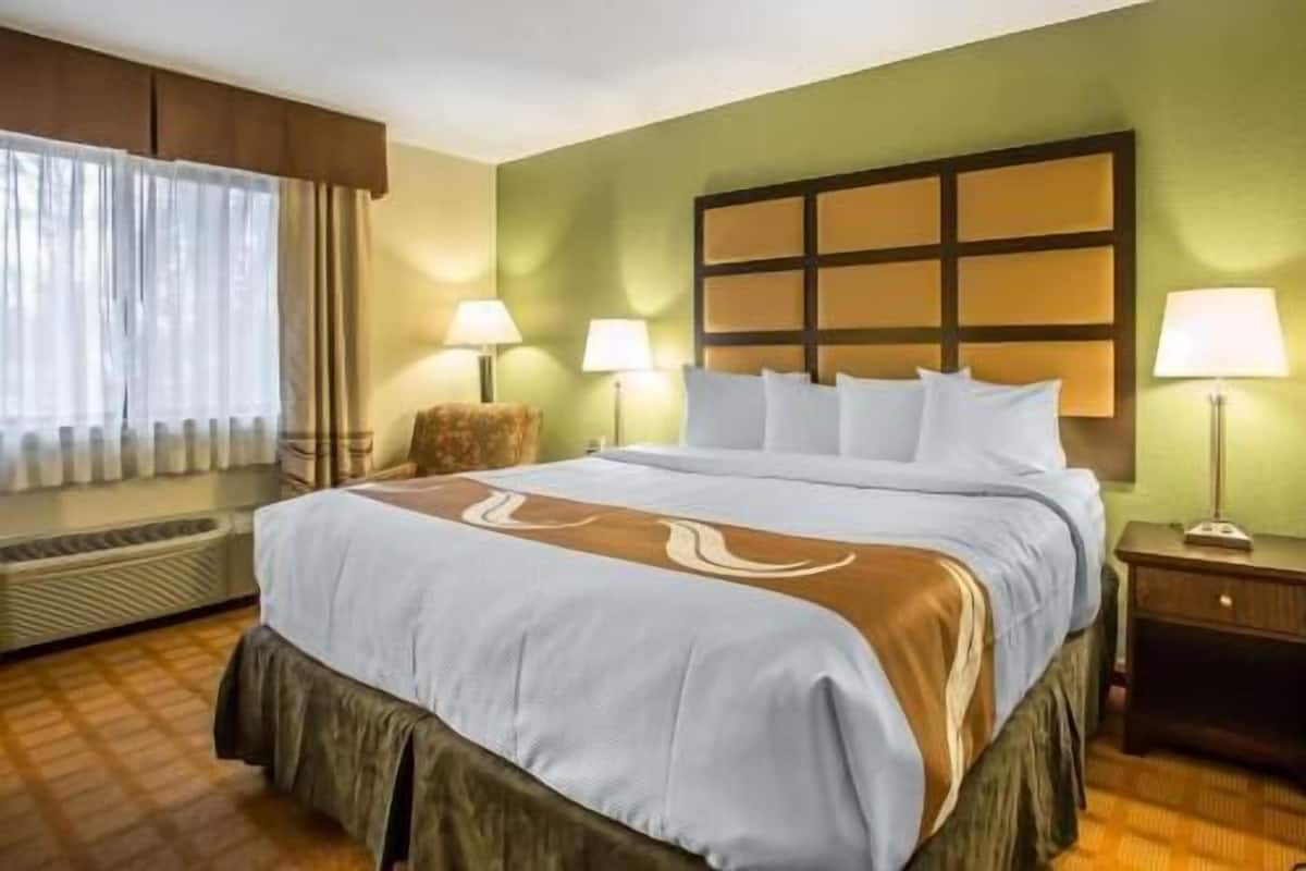 Pillowtop beds, desk, laptop workspace, blackout drapes