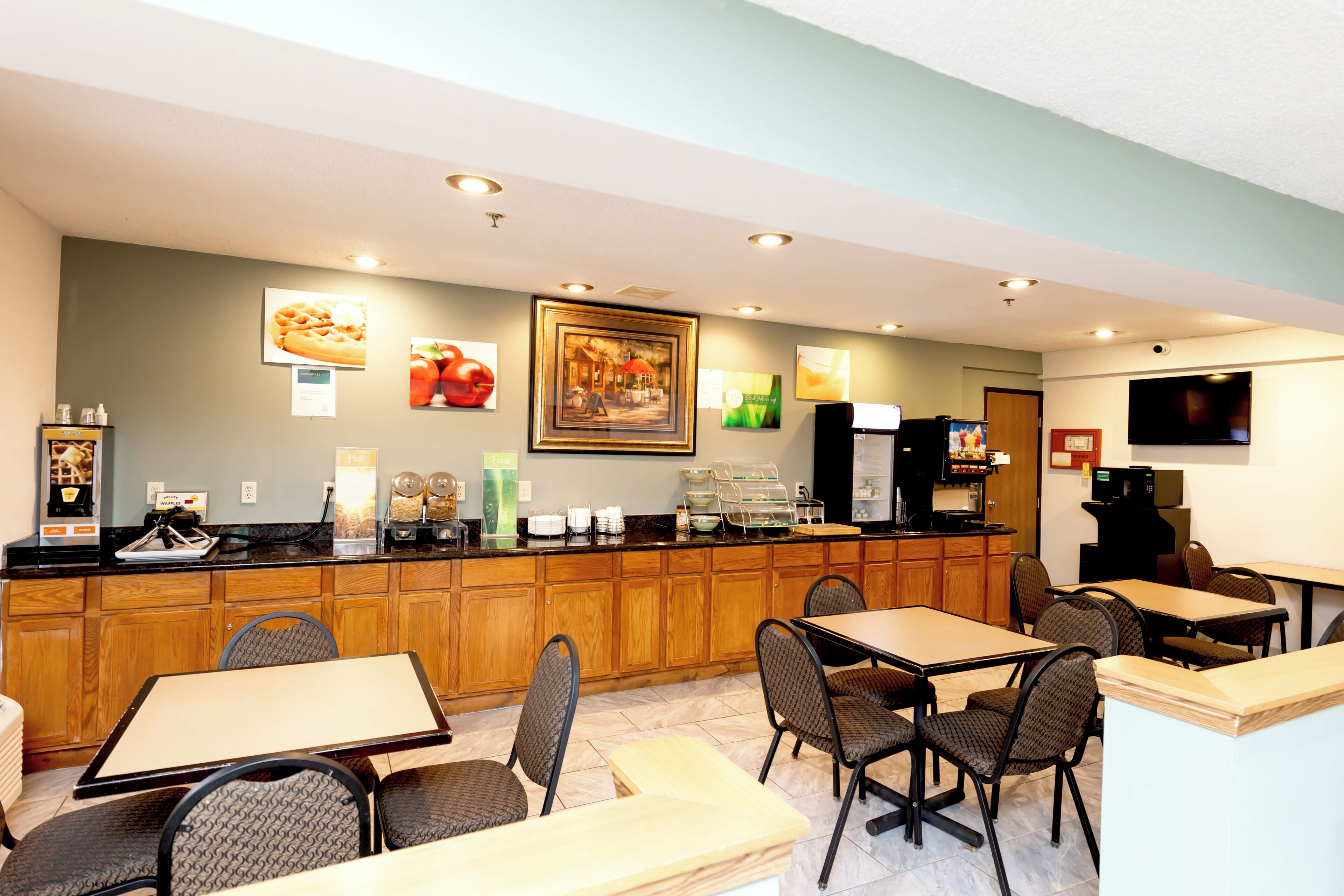 Free daily continental breakfast