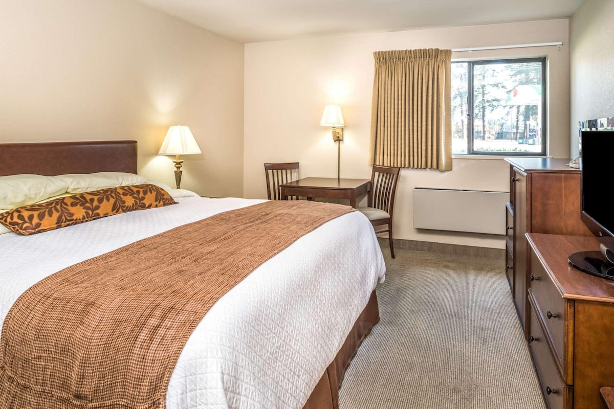 Cribs (free), rollaway beds (surcharge), WiFi (free)