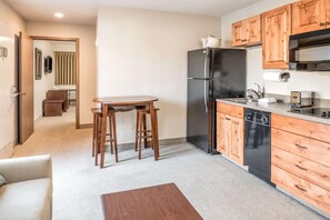Free cribs/infant beds, rollaway beds, free WiFi