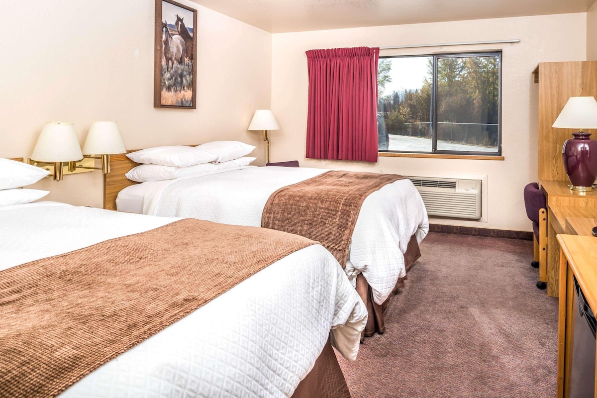 Cribs (free), rollaway beds (surcharge)