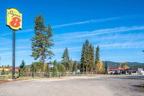 A Super 8 motel with a clear view of the surrounding forest and mountains. - Super 8 by Wyndham St. Regis (St. Regis)