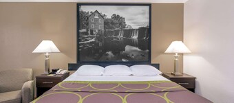 Super 8 by Wyndham Locust Grove