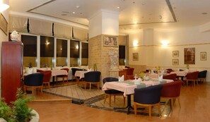 Der serveres morgenmad, frokost og aftensmad