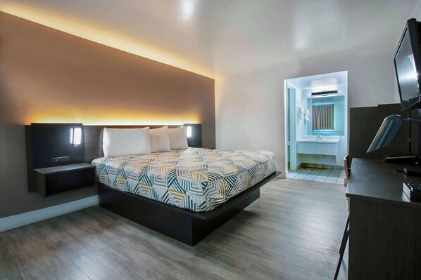 Laptop workspace, iron/ironing board, free WiFi, bed sheets