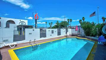 Kolam renang outdoor