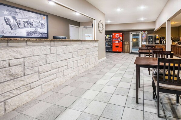 Lobby - Super 8 by Wyndham Abilene North (Abilene)