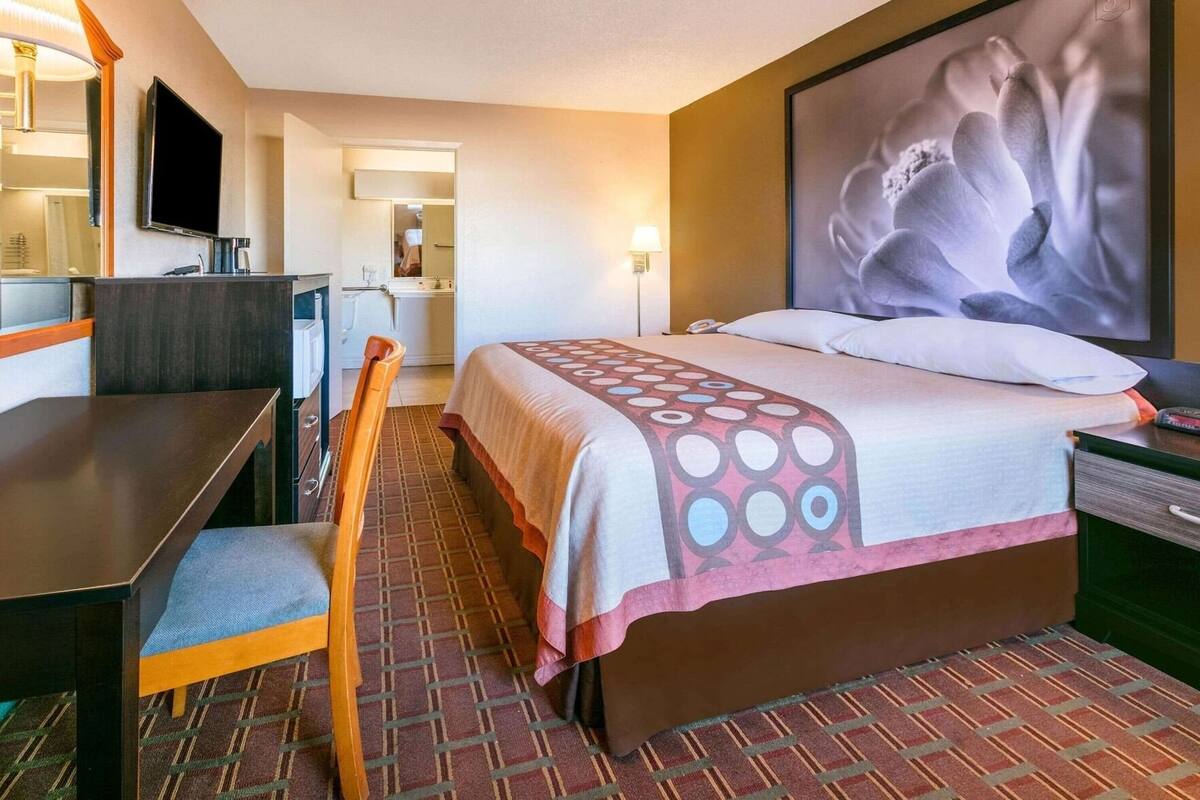 In-room safe, desk, laptop workspace, iron/ironing board (on request)
