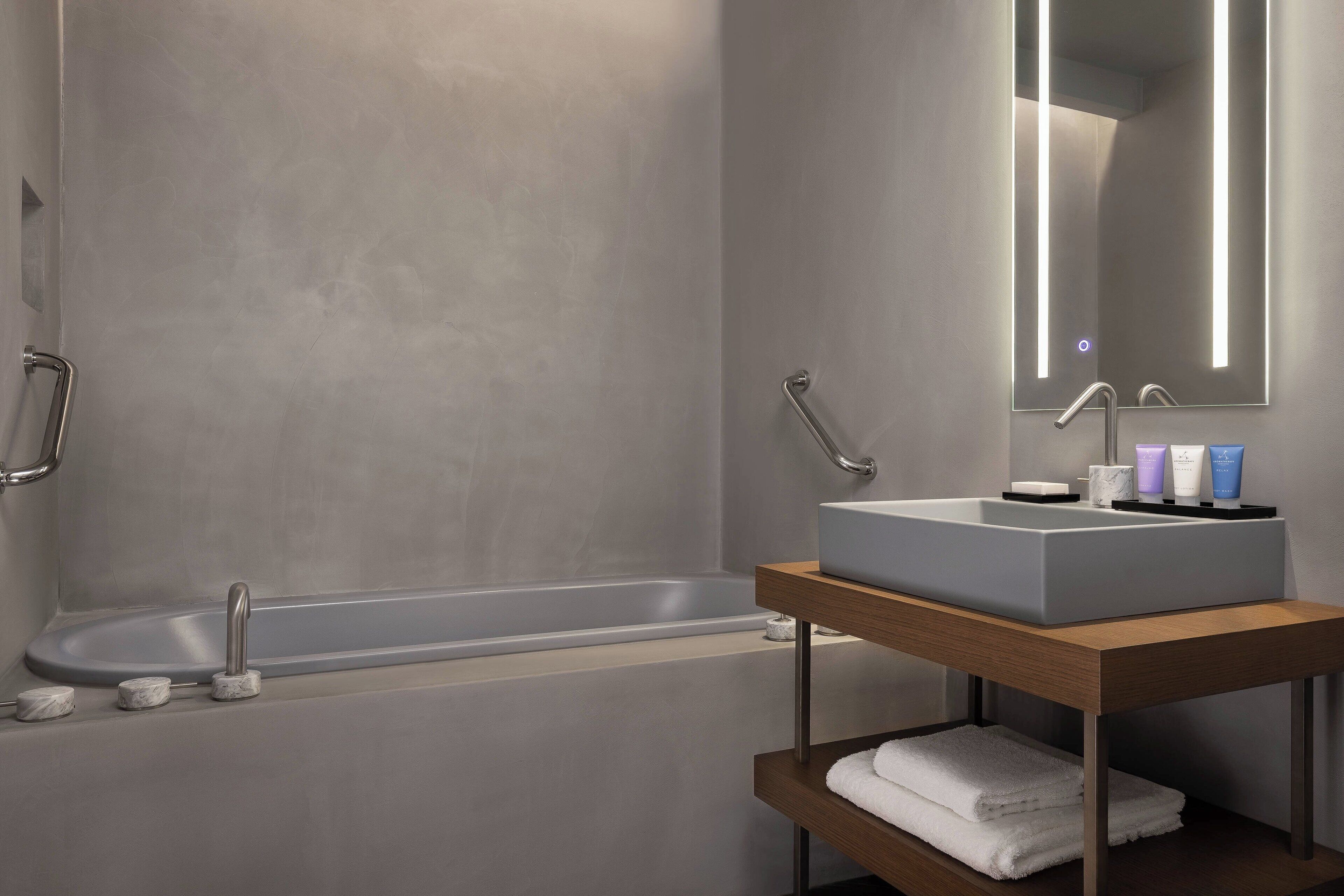 junior suite, 1 king bed, non smoking, city view | bathroom | free toiletries, hair dryer, bathrobes, towels