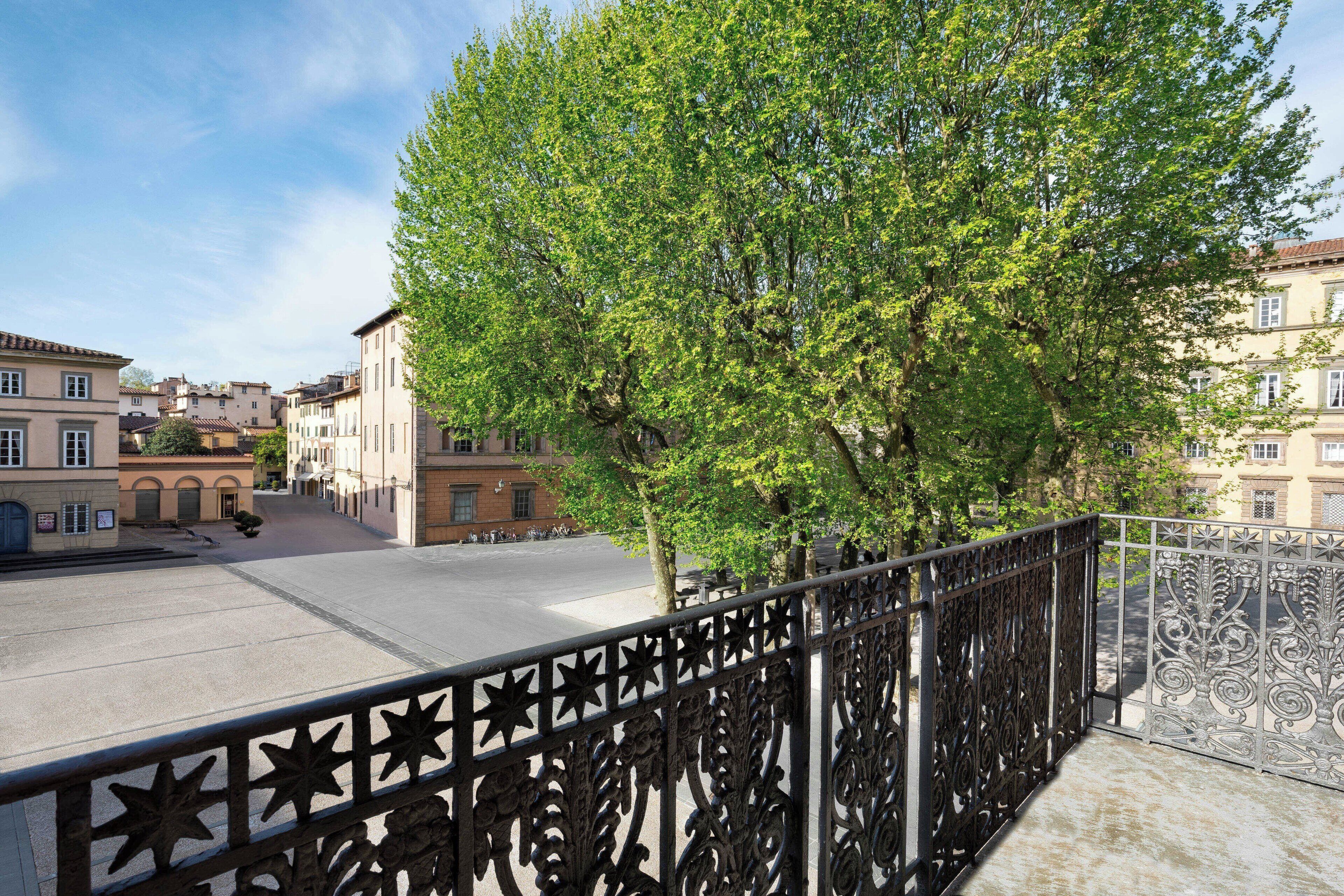 premium bedding, minibar, in-room safe, free wifi