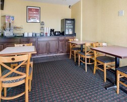 Desayuno continental gratuito y diario