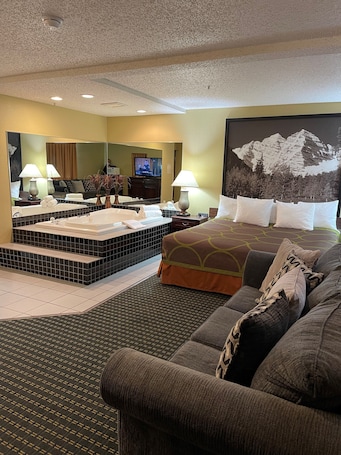 Suite, 1 King Bed, Non Smoking. Super 8 by Wyndham Trinidad