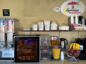 Café da manhã para viagem grátis todos os dias