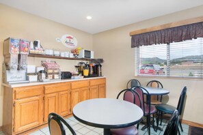 Dining - Super 8 by Wyndham Trinidad (Trinidad)