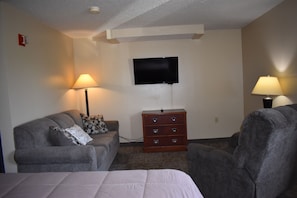 Suite, 1 King Bed, Accessible
