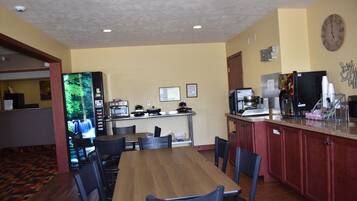 Buffet déjeuner gratuit tous les jours