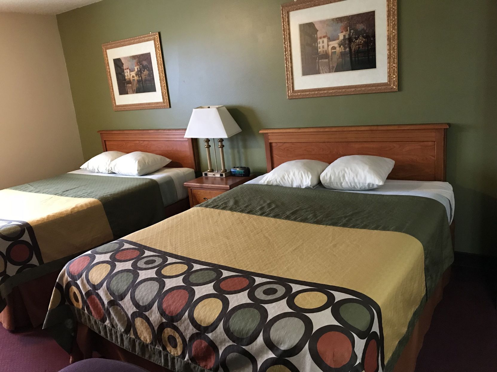 デスク、遮光カーテン、防音設備、アイロン / アイロン台