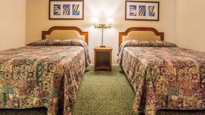 2 Queen Beds Non-Smoking | Literie de qualité, bureau, lit d’appoint (supplément)