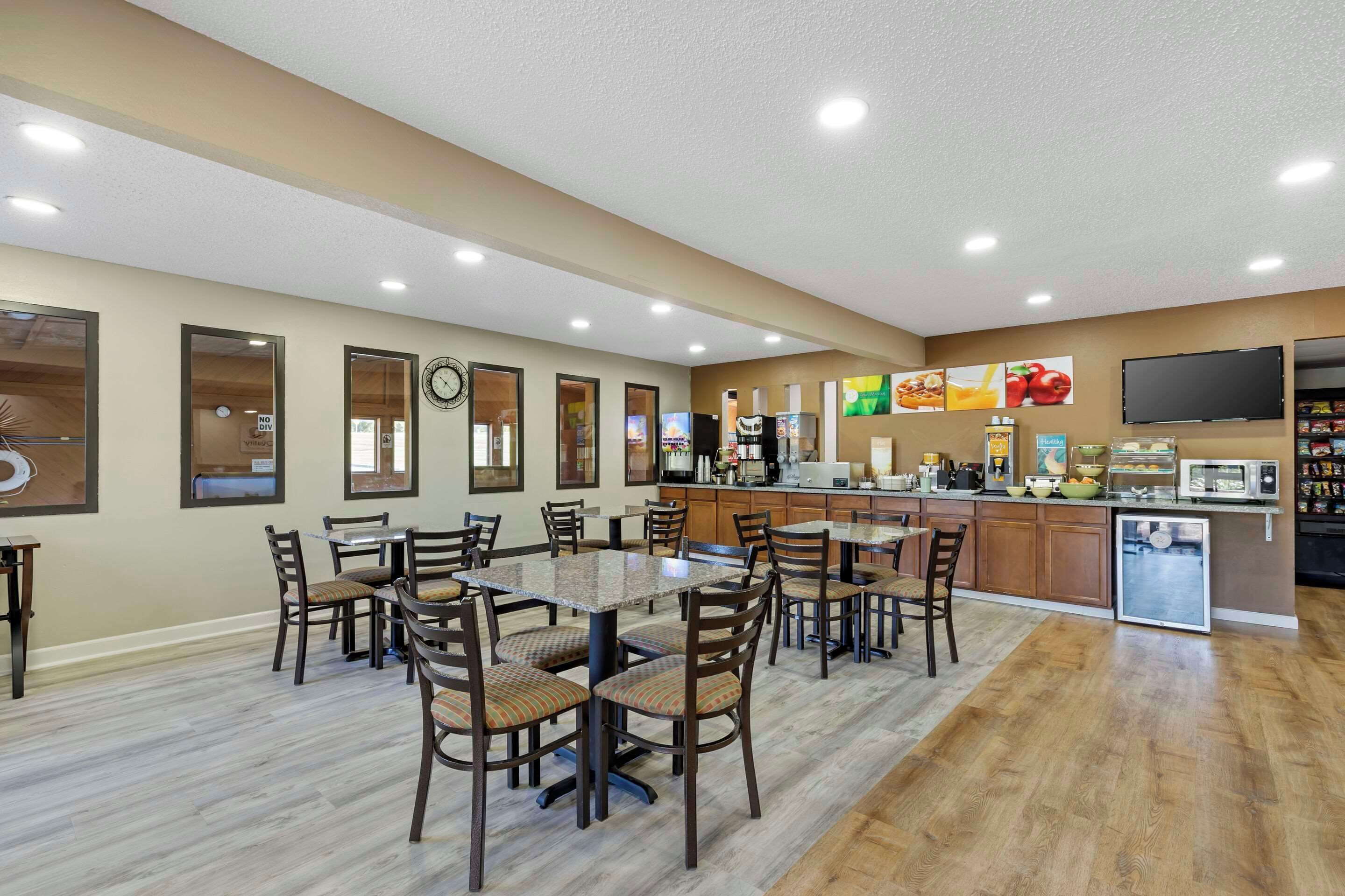 Free daily continental breakfast