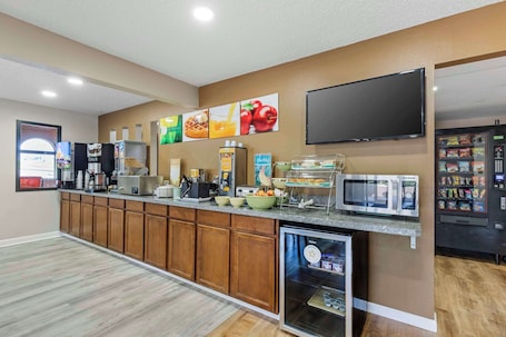 Free daily continental breakfast