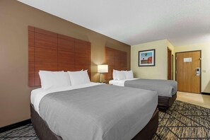 Room, 2 Queen Beds, Non Smoking | Desk, blackout drapes, iron/ironing board, free WiFi - Quality Inn Indianola (Indianola)