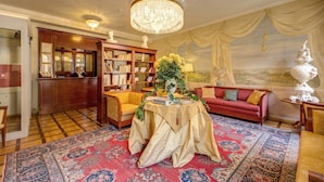 Unclassified image, 3 of 40, button - Hotel Bigallo (Florence)