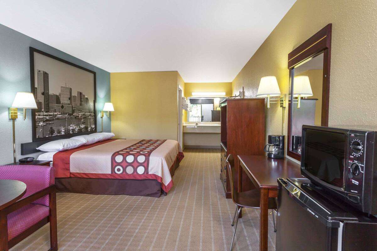 Room, Accessible | Desk, iron/ironing board, cribs/infant beds, WiFi (free)