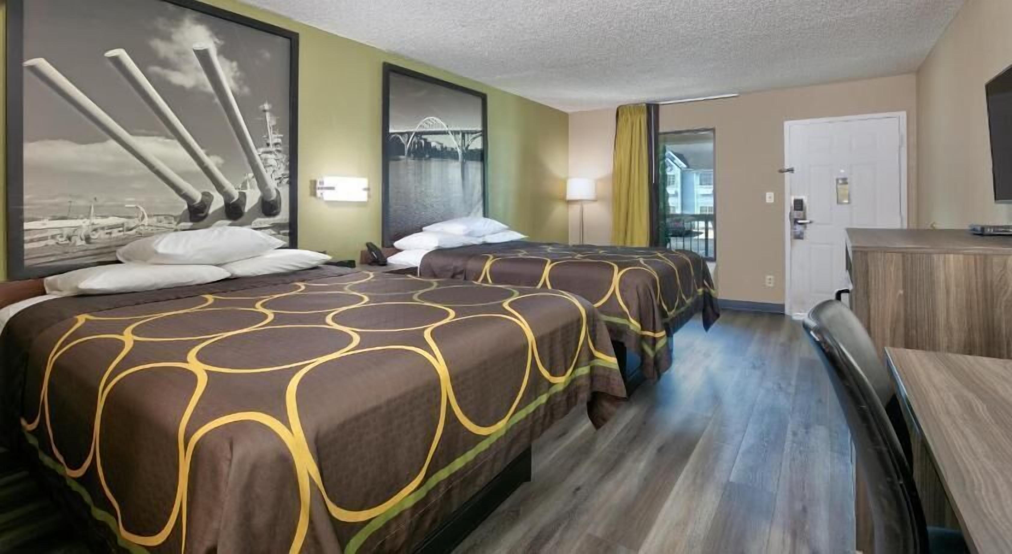 Een strijkplank/strijkijzer, gratis babybedden, gratis wifi, beddengoed