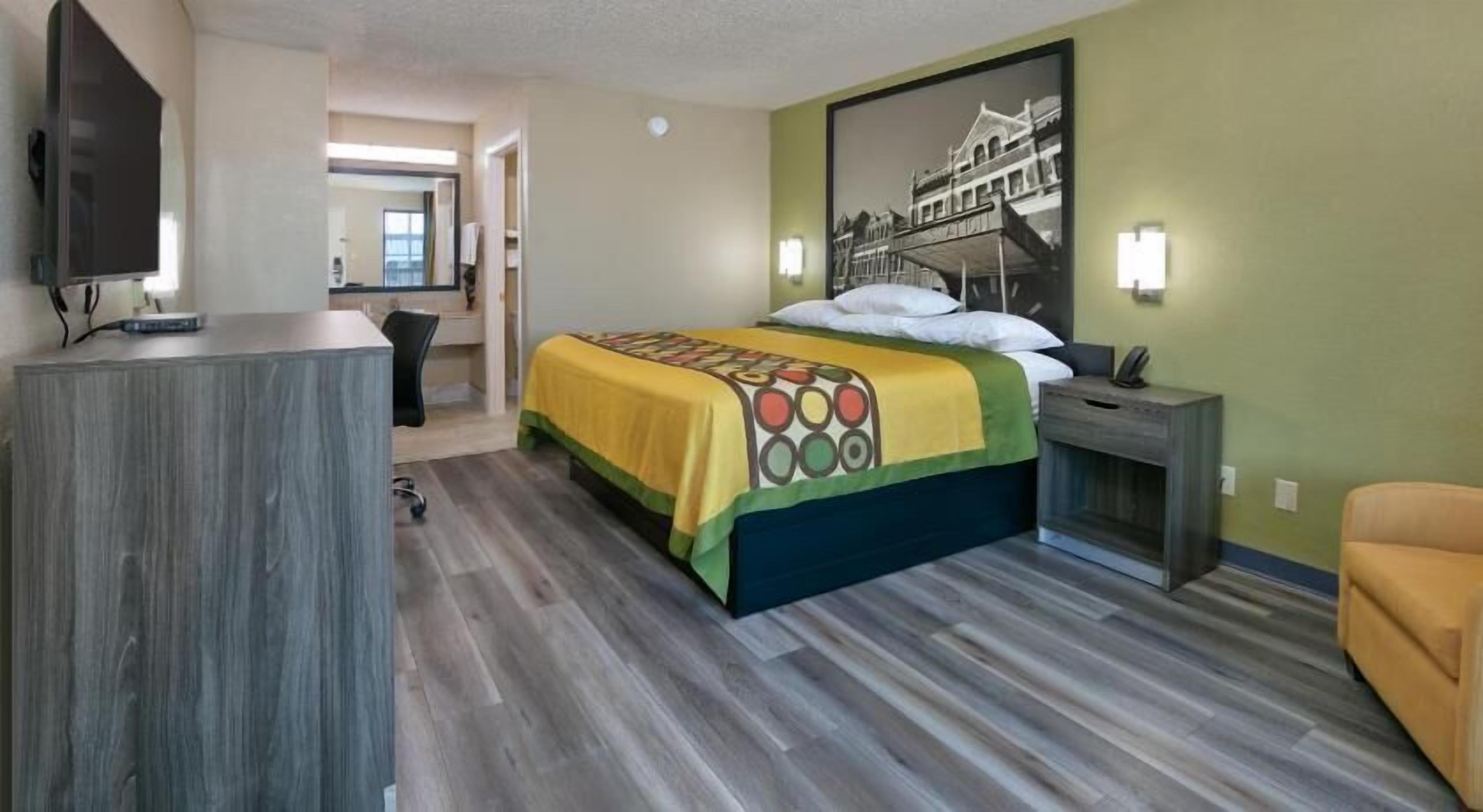 Een strijkplank/strijkijzer, gratis babybedden, gratis wifi, beddengoed